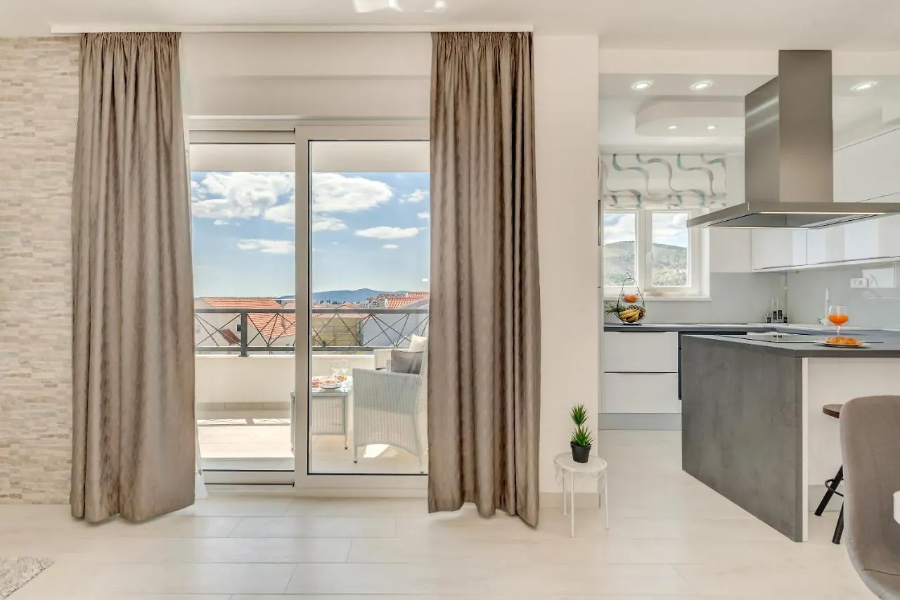 Modern 4* Luxury Apartment In Center Trogir 0*,